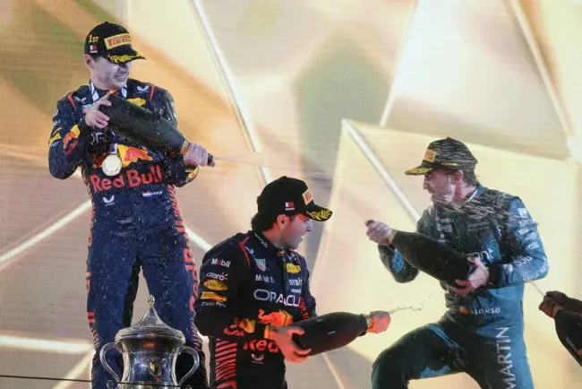 Checo sube al podio
