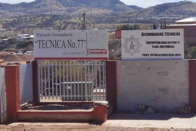 Suspenden a maestro por presunta agresión contra alumno