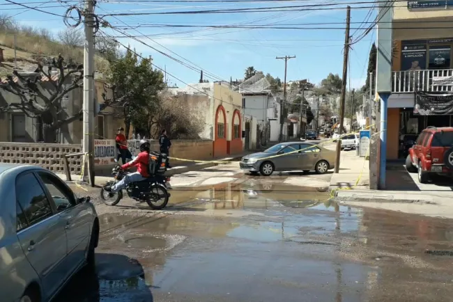 Cierran vialidad por trabajos de Oomapas