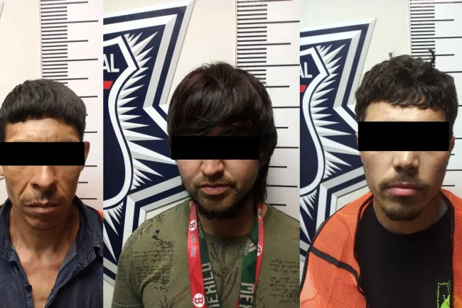 Los sorprenden desmantelando auto y se enfrentan a policías con armas blancas