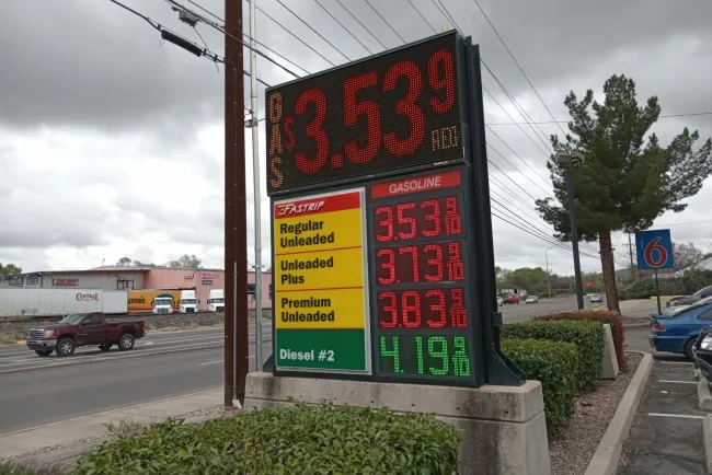Presenta gasolina de EU ligero descenso en precios