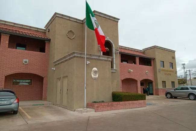 Jornadas de vacunación continúan en Consulado de México