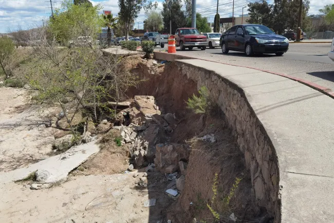 Socavón en avenida Tecnológico no representa peligro: UMPC