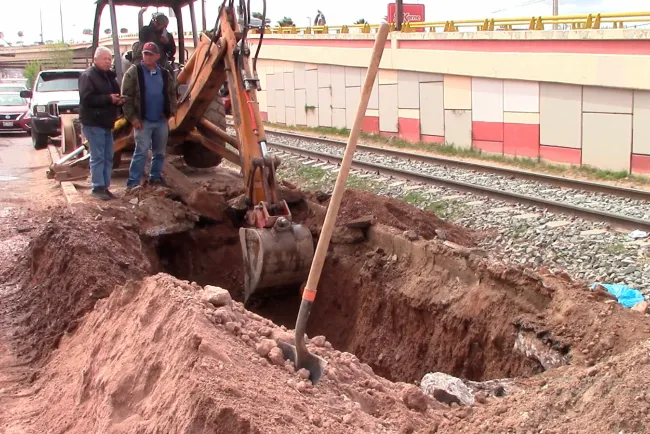 Causa fuga de agua socavón en la Ruiz Cortines