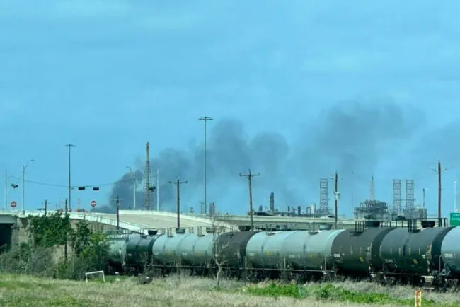 Explota planta química en Texas; cerca de Deer Park
