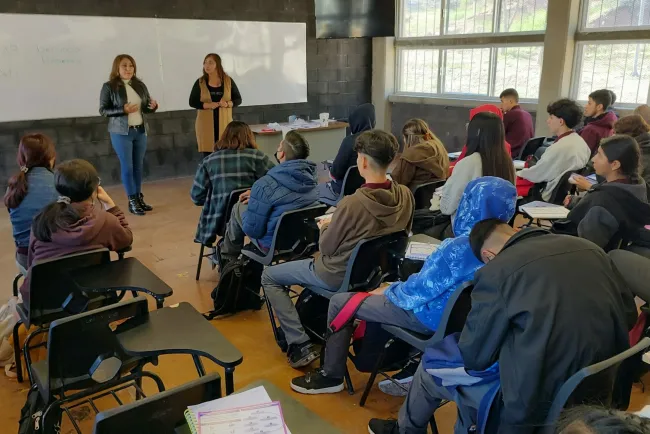 Llevan seguridad y prevención a Preparatoria Municipal