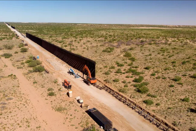 Construye Texas muro con México sin contar con permisos federales