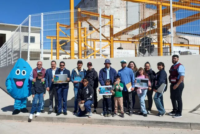 Premia Oomapas a ganadores de concurso de dibujo para mural