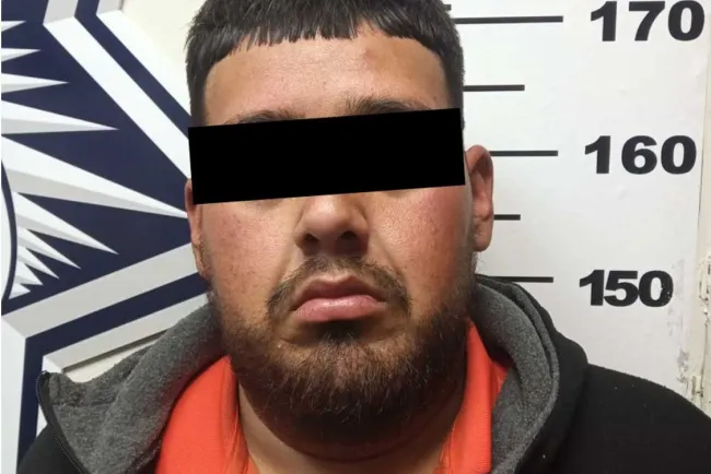 Tumba estacionómetros cuando manejaba borracho