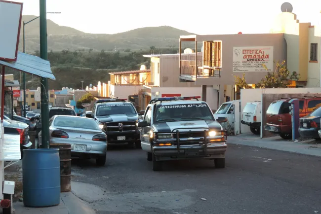 Agrede y amenaza de muerte a su hermana