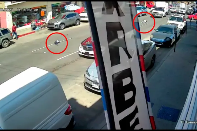 Graves abuelita y nieto tras atropellamiento