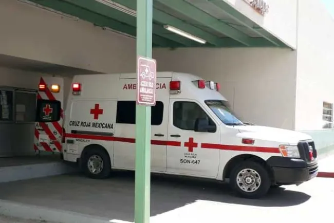 Levantan en bar a persona y lo dejan golpeado frente al aeropuerto