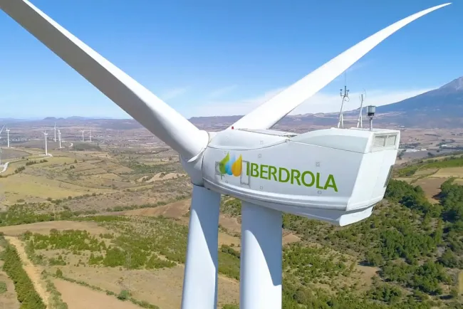 Afirma López Obrador compra de plantas a Iberdrola garantiza no aumento a la luz