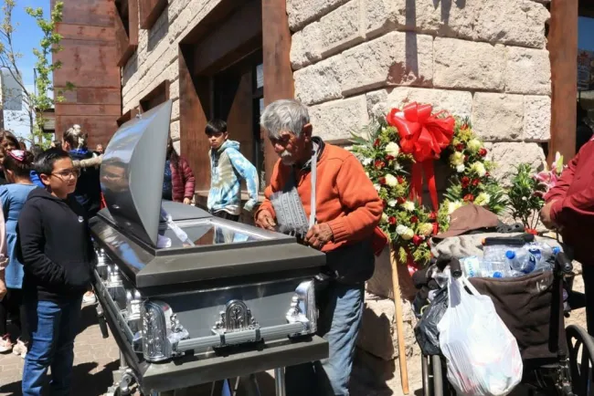 Despiden nogalenses al “Güerito Transistores”