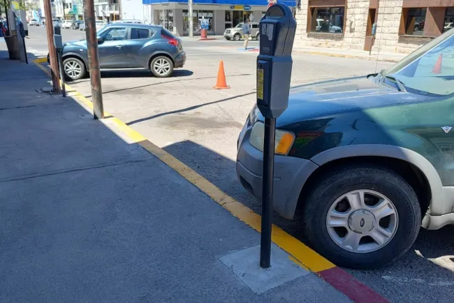 Pintan estacionamientos exclusivos para regidores