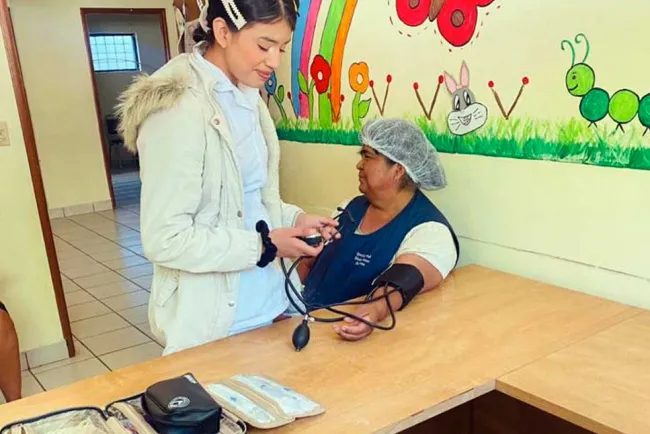 Ofrece Bienestar atención de salud a vecinos