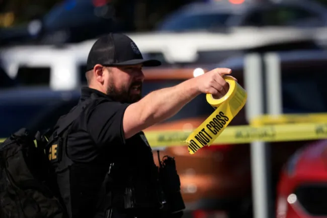 Reportan tiroteo en escuela de EU y resulta falso; ocasiona movilización