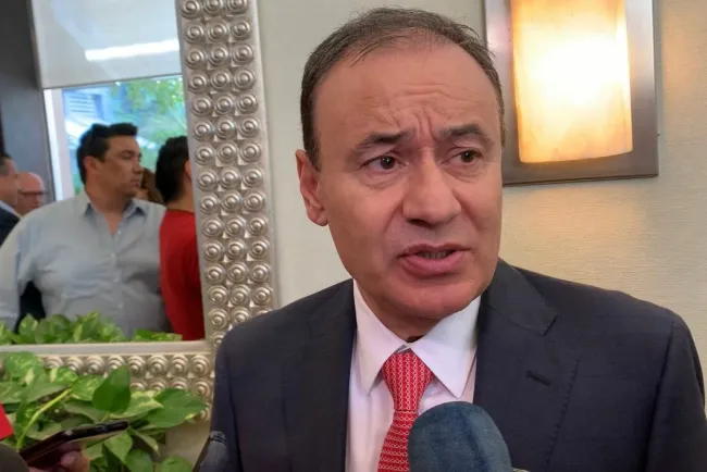 Buscarán que AMLO y Valenzuela estén en renombramiemto de estadio de beisbol