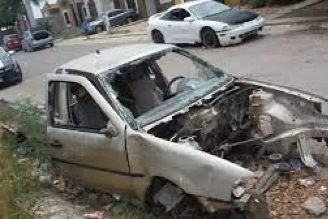 Buscan retirar de las calles automóviles “chatarra”