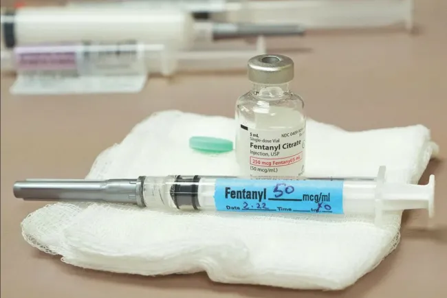 Escasea fentanilo en hospitales, defienden uso médico