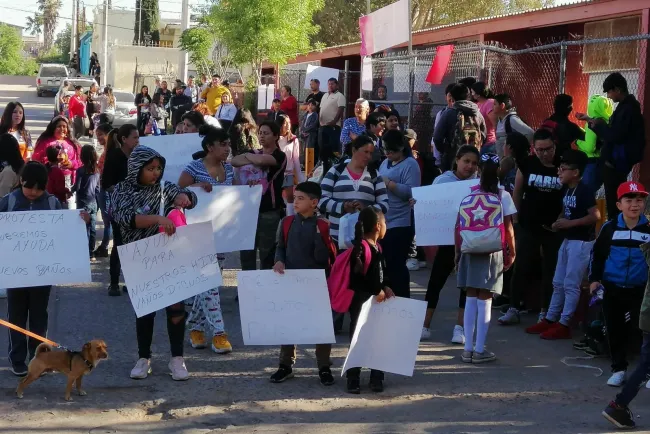 Exigen reparación de baños en escuela Ignacio Zaragoza