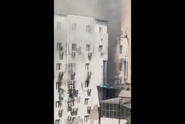 Fallecen 21 personas por incendio en hospital de China