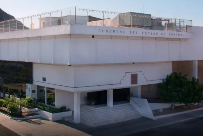 Envían al Congreso iniciativa para eliminar privilegios en otorgamiento de notarías