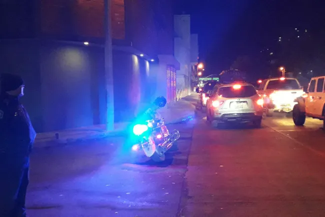 Conductor agrede a policías municipales