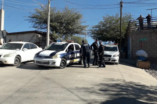 Roban dos autos Nissan en hechos separados