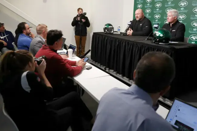 Contentos en los Jets por firma de Rodgers