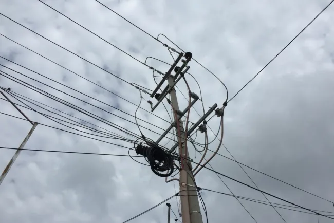 Golpea cable de la CFE a persona; sufrió varias lesiones