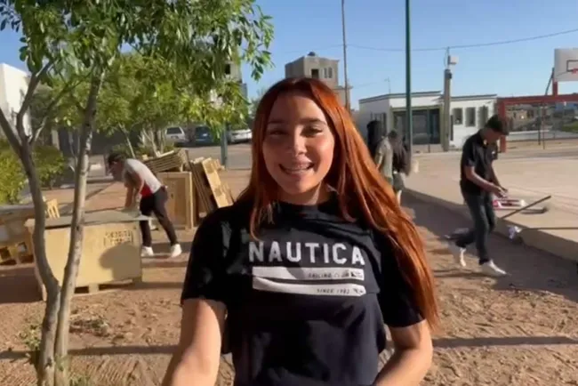 Apoya candidata a reina de las Flores en limpieza