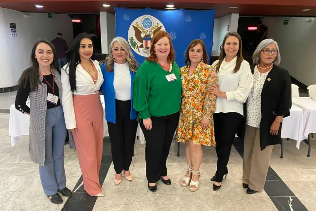 Llevan pláticas a empresarios locales