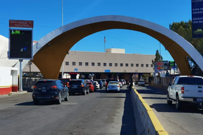 Dan a conocer vías legales para migrar hacia EU