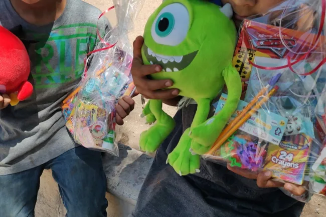 Festeja Compassion Hombre a niñas y niños por su día