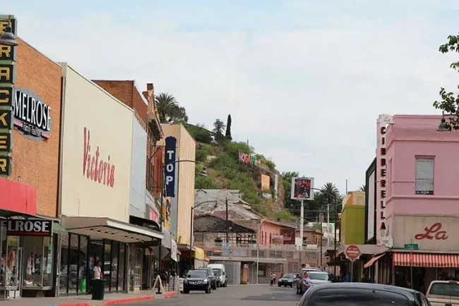 Proyectan cumbre binacional para el desarrollo humano