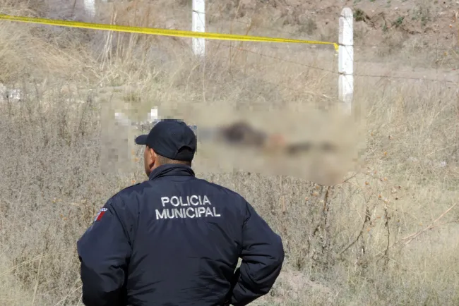 Encuentran cuerpo sin vida de joven en terreno baldío