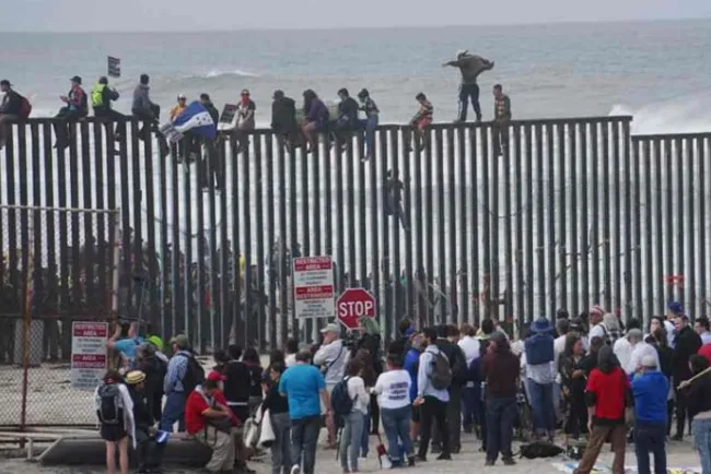 Buscará AMLO frenar migración irregular