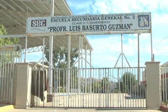 Golpean a estudiante al salir de la escuela; eran dos menores y un adulto