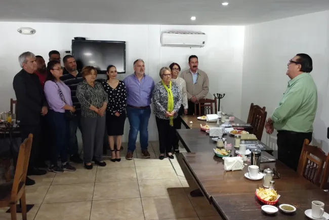 Toman protesta a comité local morenista ‘MarceloSí’