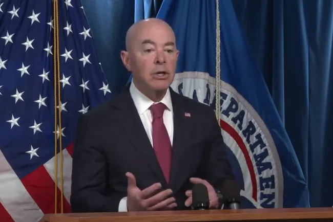 Anuncian nueva ley para remover a migrantes