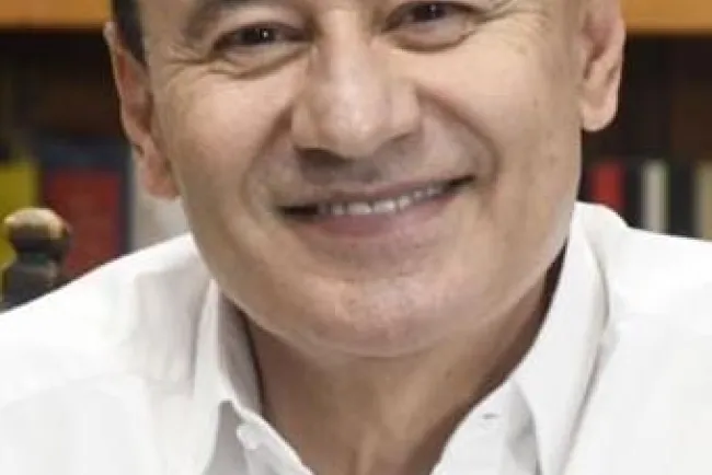 Oxígeno puroPara el Presidente Municipal de esta frontera debe ser una bocanada de oxígeno puro las declaraciones del Gobernador Alfonso Durazo Montaño y del titular de la SIDUR, de que con crédito o sin crédito se construirá la presa “Las Granjas,” el Embovedado de la Avenida Tecnológico y la pavimentación de la Ruiz Cortines.A la buena, el mandatario estatal le está haciendo bueno el pronóstico al Alcalde nogalense y ahora nos reafirma que si no saliera el crédito autorizado por la institución