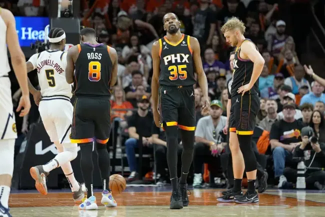 Soles quedan a deber