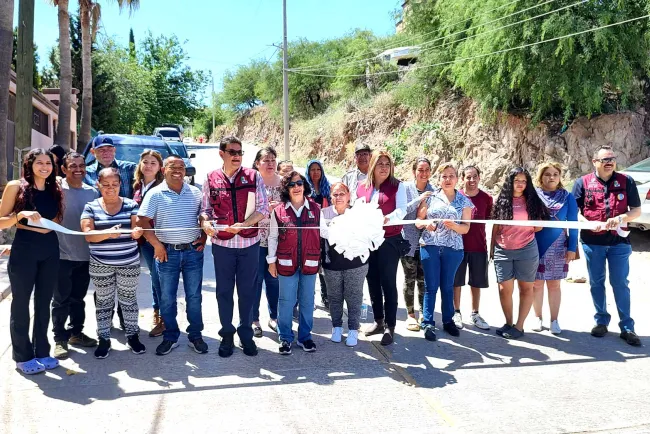 Cambia historia de residentes pavimento en Sierra Santa Catalina