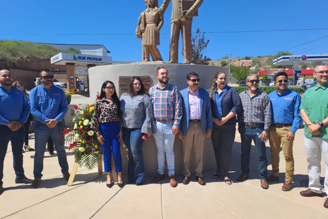 Celebran el Día del Maestro