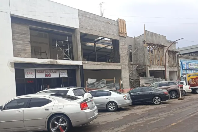 Fallece trabajador que cayó de edificio