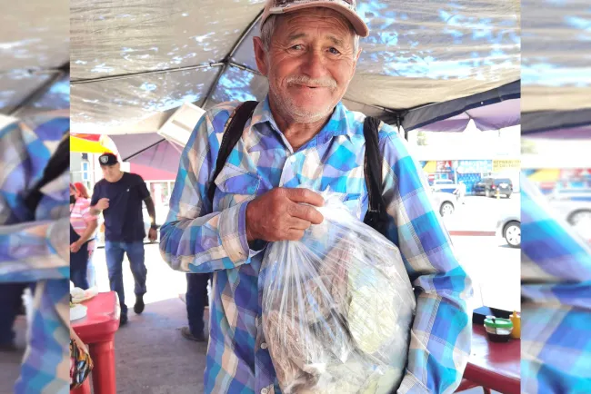 Ofrece don Manuel hierbas de curación