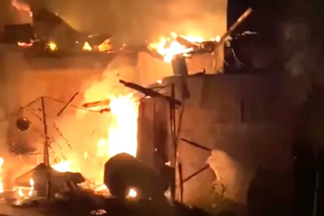 Consume fuego vivienda en colonia Zaragoza