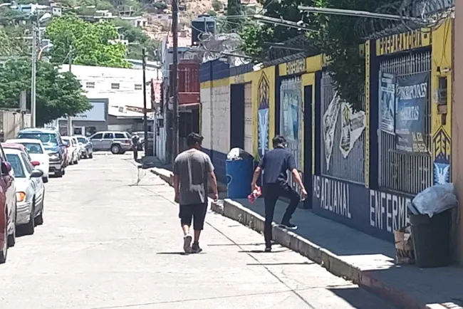 Golpean a estudiantes después de discutir con maestra