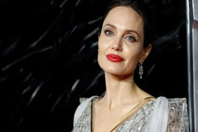 Angelina Jolie lanza su marca de ropa con materiales reciclados